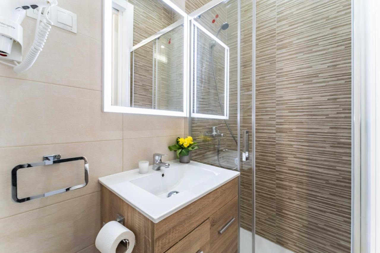 Exclusive Luxury Apartment In Central Madrid Buitenkant foto